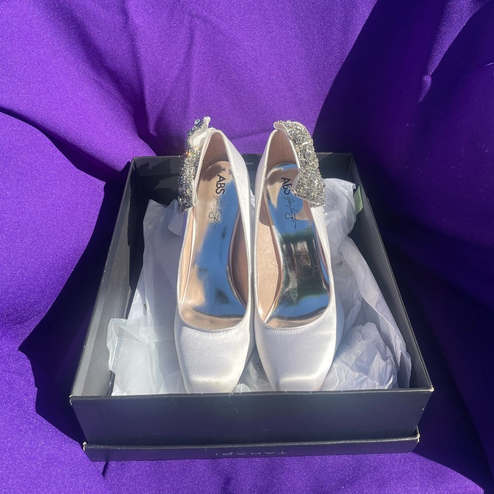 ABS Alan Schwartz Spectacular light pink heels with Diamond Bow size 9.5